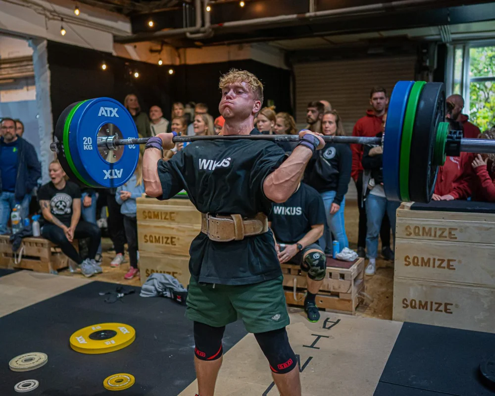 Alexander Panskus mit einer Langhantel im Functional-Fitness-Wettkampf